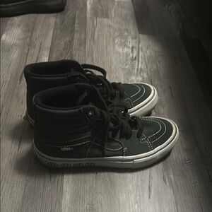 Vans independent skate shoes